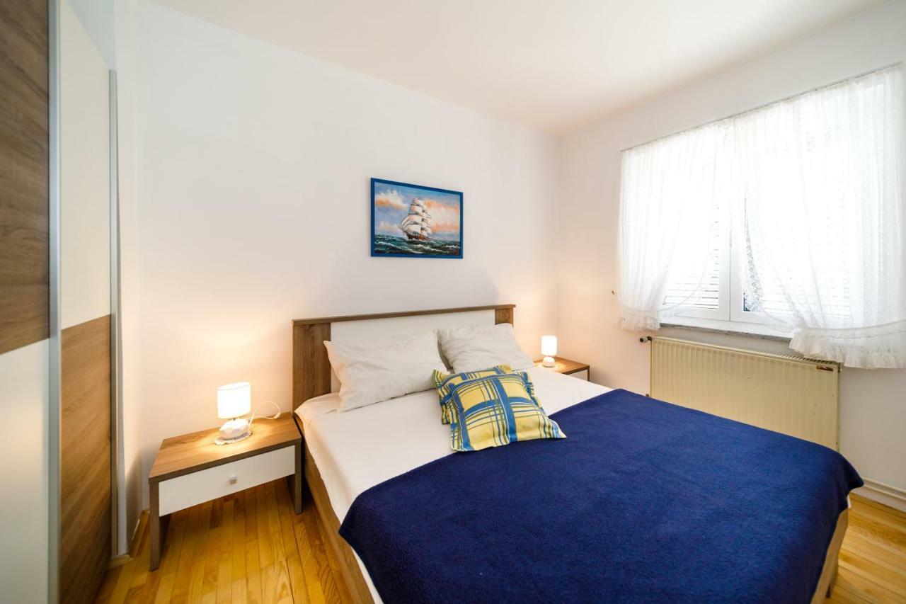 Apartment Anton Krk Town Exterior foto