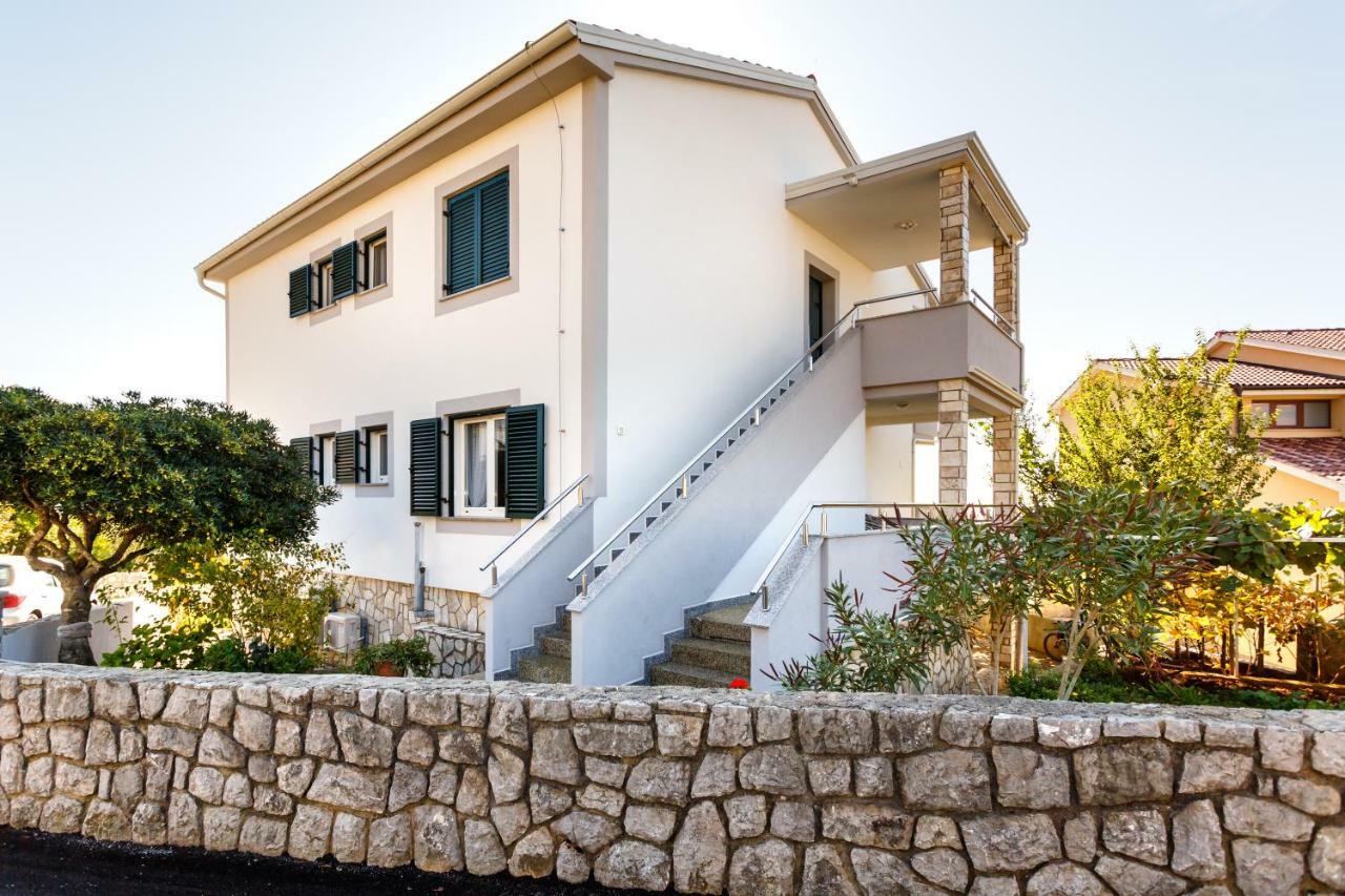 Apartment Anton Krk Town Exterior foto