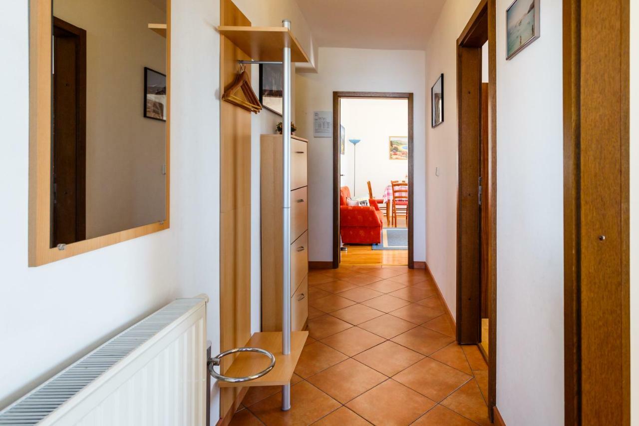 Apartment Anton Krk Town Exterior foto